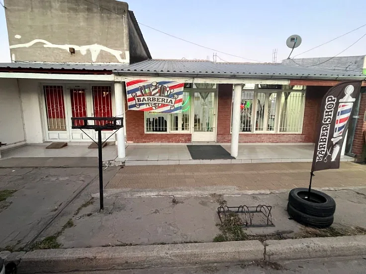 Fotografía 1 de Casa con local comercial