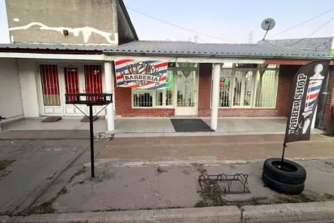 Fotografía 1 de Casa con local comercial