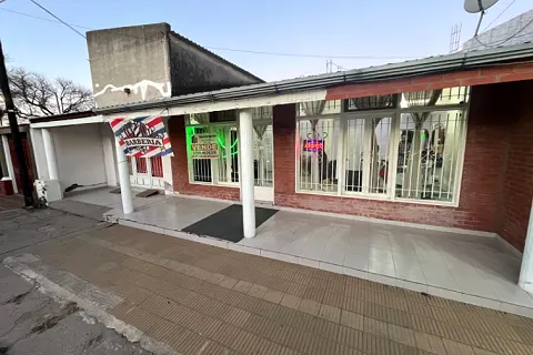 Fotografía 3 de Casa con local comercial