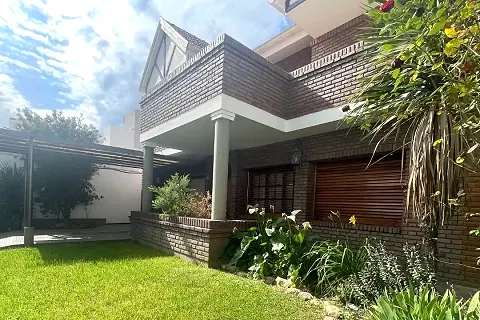 Fotografía 1 de Casa de categoría céntrica
