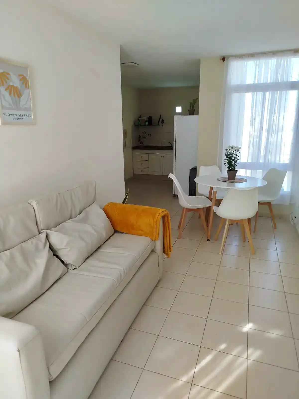 Fotografía 1 de Departamento amoblado en tercer piso
