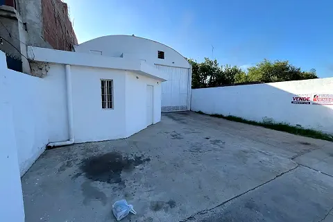 Fotografía 1 de Galpón de 300 m² cubiertos con oficina